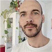 Licenciado en Bellas artes, graduado en educación primaria con mención en educación especial y asistente Montessori de 3 a 6 años por AMI